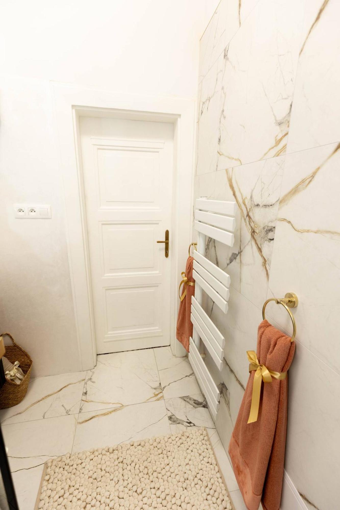 New, Stylish And Spacious Apartment 브라티슬라바 외부 사진